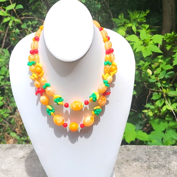 Sizzling hot Western Germany fruit plastic beaded necklace - Picture 1 of 6
